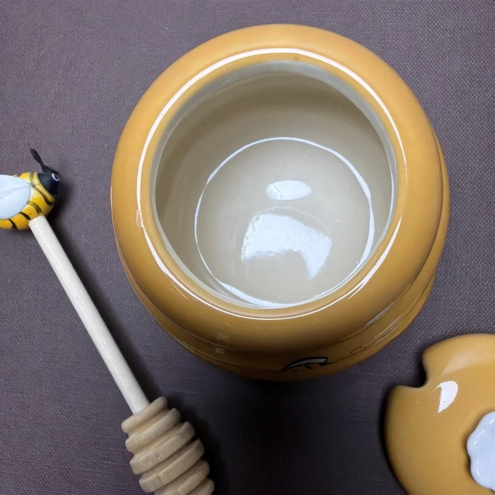 NWOT Yellow Ceramic Beehive Honey Pot Jar w/ Lid & Wooden Bumble Bee Honey Comb